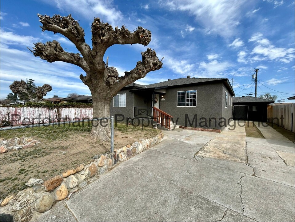 1510 Wells Ave in Bakersfield, CA - Building Photo