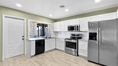 6519 Spring Manor St in San Antonio, TX - Foto de edificio - Building Photo