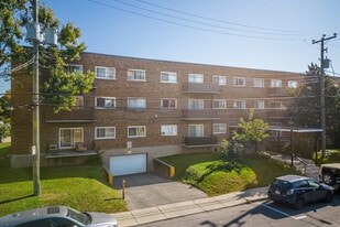 435 Galland Boul in Dorval, QC - Building Photo
