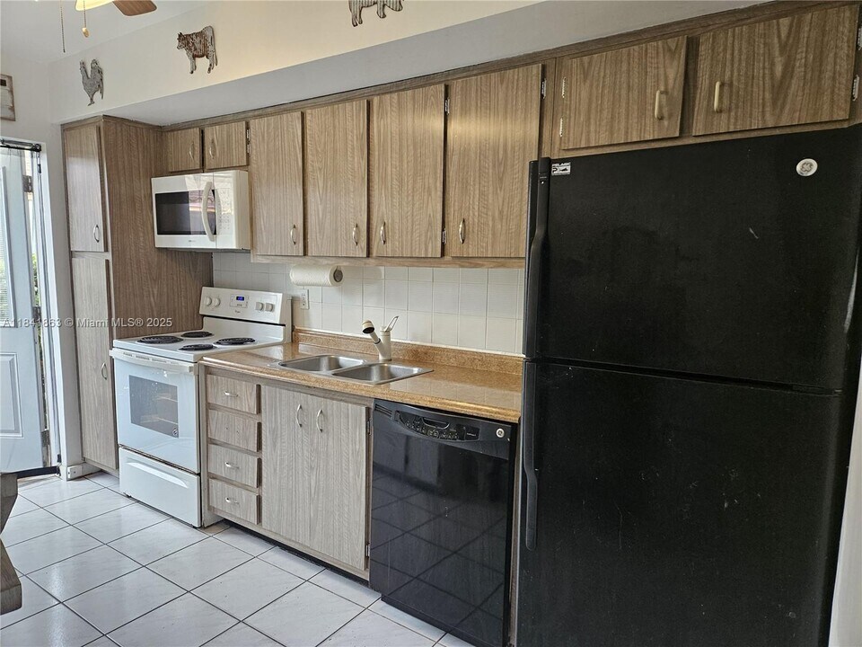 1400 N 16th Ave in Hollywood, FL - Building Photo