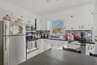 570 Amsterdam Ave in Bridgeport, CT - Building Photo - Building Photo