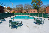 Mills Falls Condominium in Framingham, MA - Foto de edificio - Building Photo