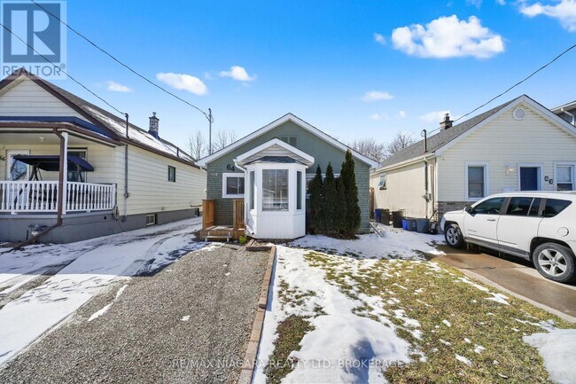 64 Churchill St in St Catharines, ON - Building Photo - Building Photo
