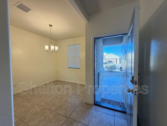 25681 W Desert Dr in Buckeye, AZ - Building Photo - Building Photo