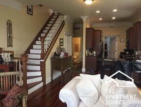 924 W Cornelia Ave, Unit 4S in Chicago, IL - Foto de edificio - Building Photo