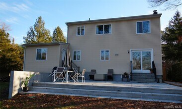 371 S River Rd in Calverton, NY - Building Photo - Building Photo