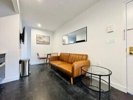 Furnished room/NOT APARTMENT in Brooklyn, NY - Building Photo