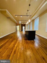 338 N Charles St in Baltimore, MD - Building Photo - Building Photo