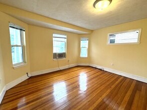 4057 Washington St, Unit 2 in Boston, MA - Building Photo - Building Photo