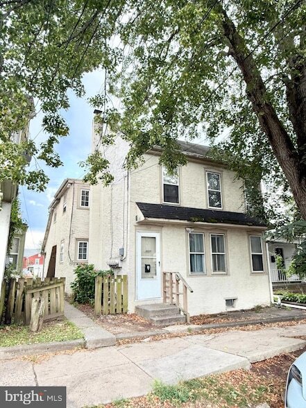 328 South St in Pottstown, PA - Foto de edificio