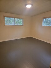 1953 Riverview St in Eugene, OR - Foto de edificio - Building Photo