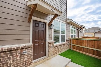 727 Wheatfield Dr in Venus, TX - Building Photo - Building Photo