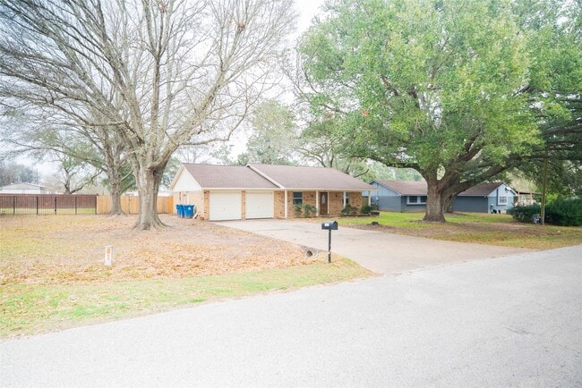 3050 Orange St in Waller, TX - Building Photo - Building Photo