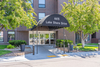 Lakeshore Drive Condominiums in Richfield, MN - Building Photo - Building Photo