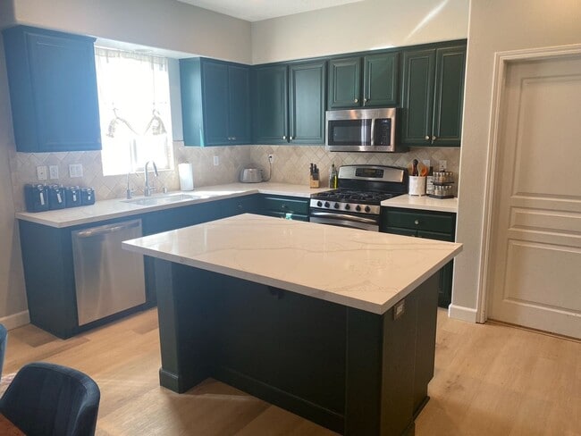 27463 Coldwater Dr in Santa Clarita, CA - Building Photo - Building Photo