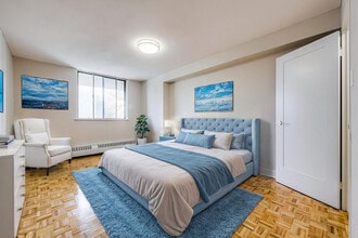 The Sprucedales in Guelph, ON - Building Photo - Building Photo