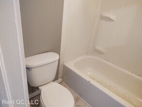 201 S Howell St in Davenport, IA - Building Photo - Building Photo