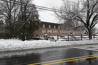 Putnam House in Union, NJ - Foto de edificio - Building Photo