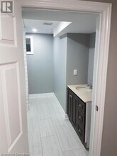 24 Avalon Pl in Hamilton, ON - Building Photo - Building Photo