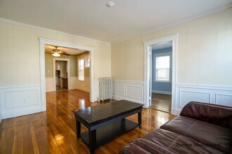 81 Beechcroft St, Unit 1 in Boston, MA - Building Photo - Building Photo