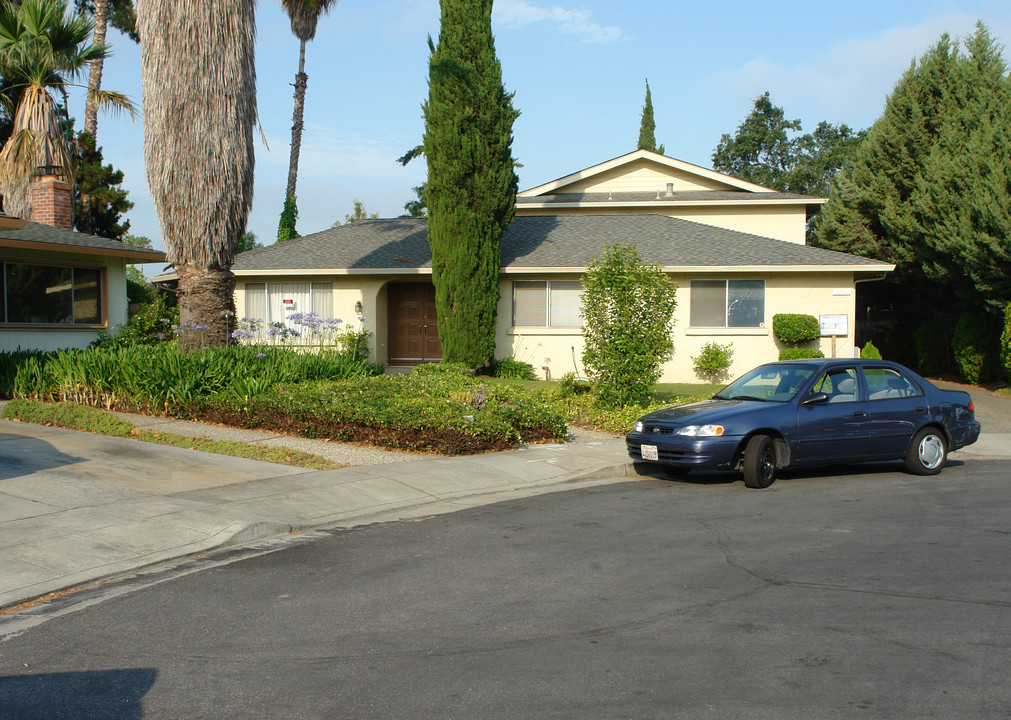 1247 Henderson Ave in Sunnyvale, CA - Building Photo