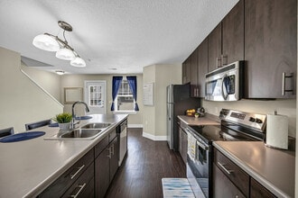 The Avenue at San Marcos Apartments in San Marcos, TX - Foto de edificio - Building Photo