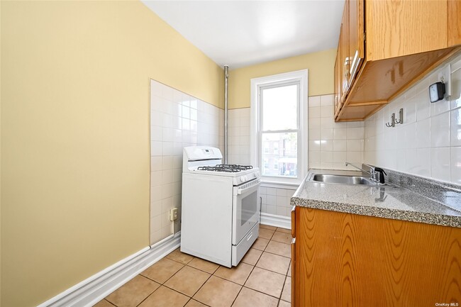 688 E 43rd St in Brooklyn, NY - Building Photo - Building Photo