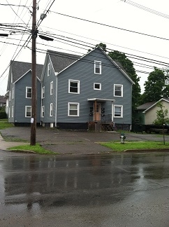 70 E Elmira St in Mansfield, PA - Foto de edificio