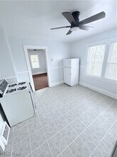 14011 Glendale Ave, Unit UP / DOWN in Cleveland, OH - Foto de edificio - Building Photo