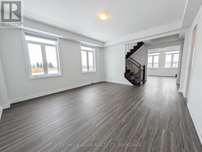 10 Shoreview Dr in Welland, ON - Building Photo - Building Photo