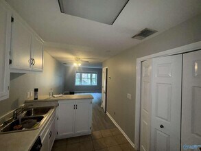 2071 Woodlawn Dr SW in Huntsville, AL - Building Photo - Building Photo