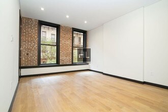 137 Thompson St-Unit -2 in New York, NY - Building Photo - Building Photo