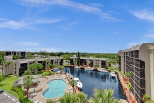 12 Royal Palm Way in Boca Raton, FL - Building Photo