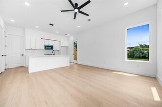 4657 Phlox St in Houston, TX - Building Photo - Building Photo