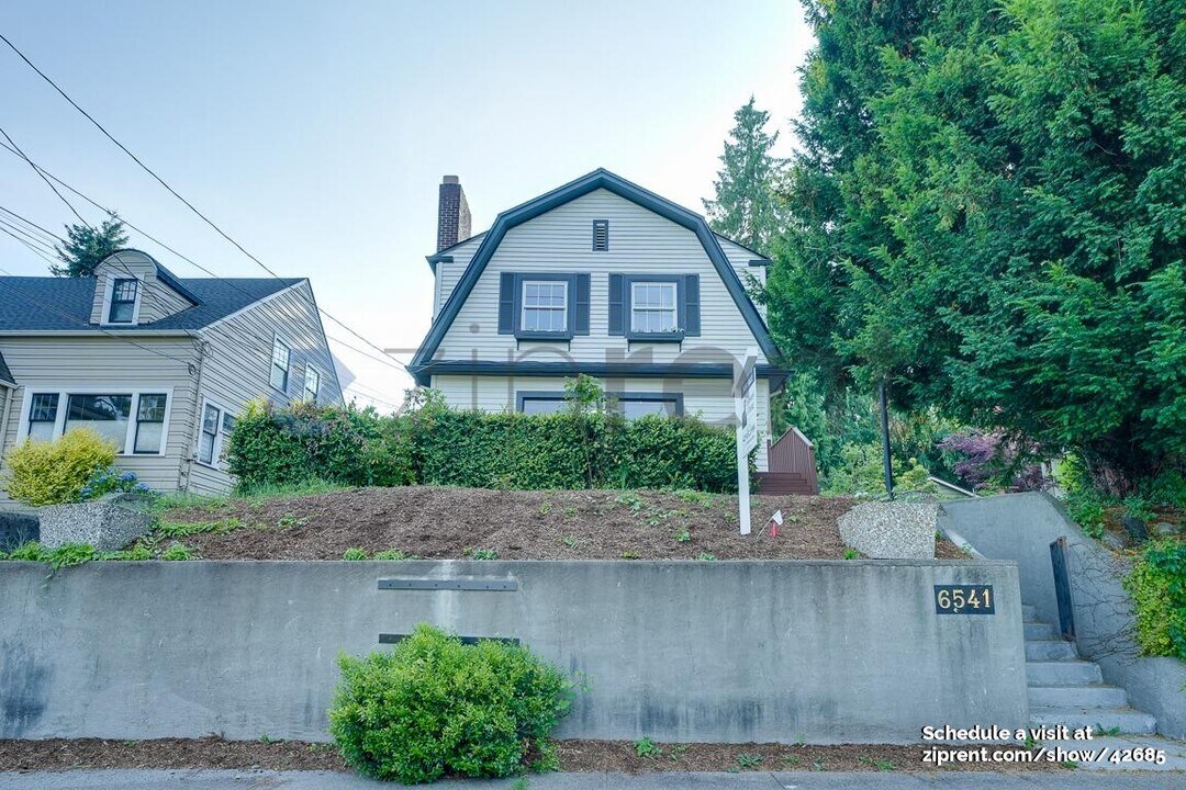 6541 20th Ave NE in Seattle, WA - Building Photo