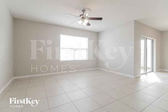 325 Aberdeen Dr in Davenport, FL - Building Photo - Building Photo