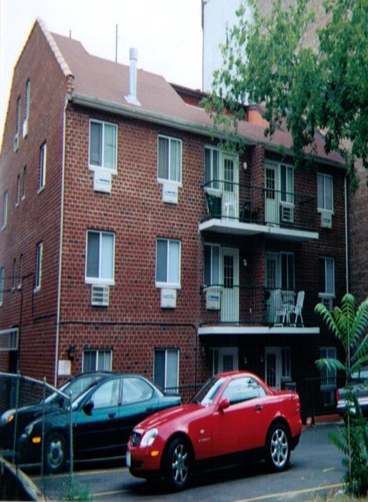 Sima Apartments in Kew Gardens, NY - Foto de edificio