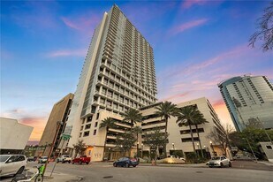 150 E Robinson St, Unit 2906 in Orlando, FL - Building Photo