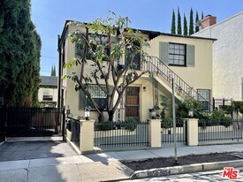9054 Elevado Ave in West Hollywood, CA - Building Photo