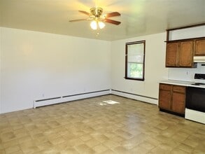 267 E Main St in Leola, PA - Building Photo - Building Photo