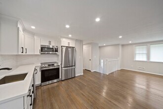 22 Redman Rd in Canton, MA - Building Photo - Building Photo