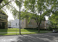 Hilltop Apartments in Milwaukee, WI - Foto de edificio - Building Photo