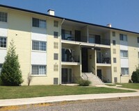 Portfolio of 8 Residential Condos in Oxon Hill, MD - Foto de edificio - Building Photo