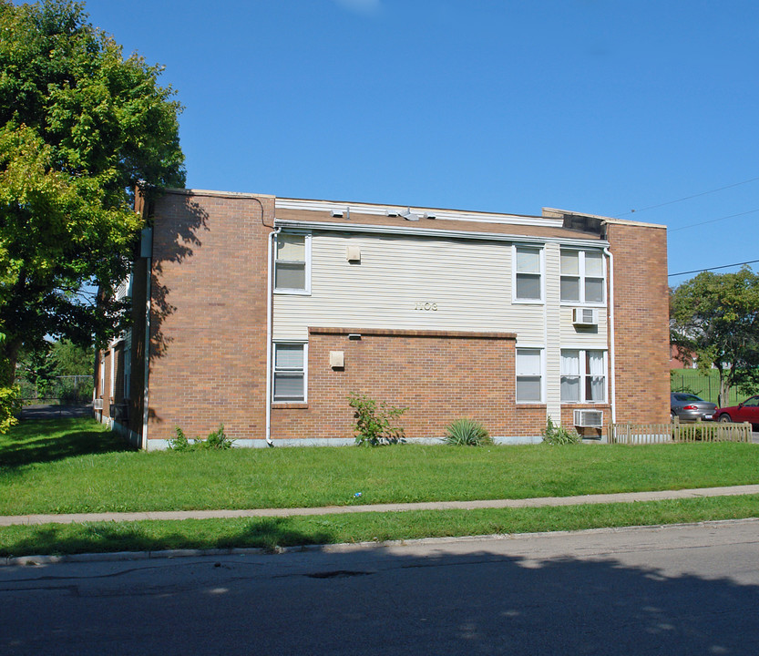 Danner Manor in Dayton, OH - Building Photo