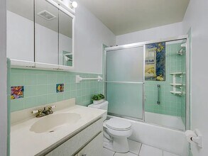 1015 Royal Palm Dr in Naples, FL - Foto de edificio - Building Photo