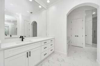 12303 Kimberley Ln in Houston, TX - Building Photo - Building Photo