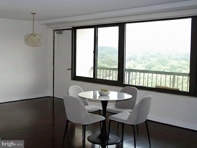 property at 5500 Holmes Run Pkwy