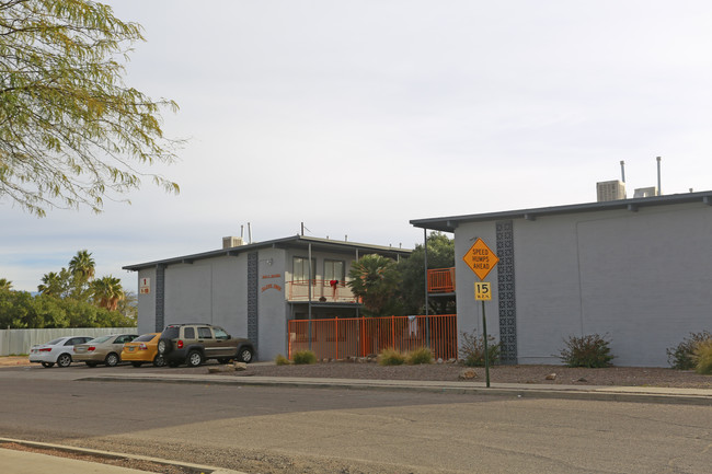 Olive Tree Apartments in Tucson, AZ - Building Photo - Building Photo