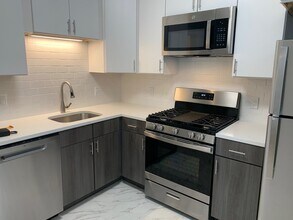 72 Longwood Ave, Unit B in Brookline, MA - Building Photo - Building Photo