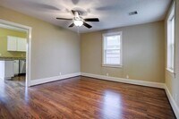 206 E 34th St photo'